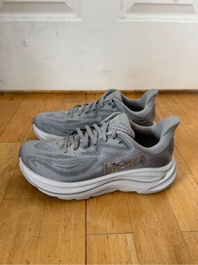 HOKA Clifton 10 Women’s 8 - Excellent Condition 1162031-SRYG